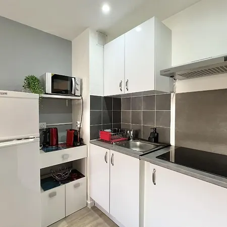Charming Near The Old Port - Apartment *